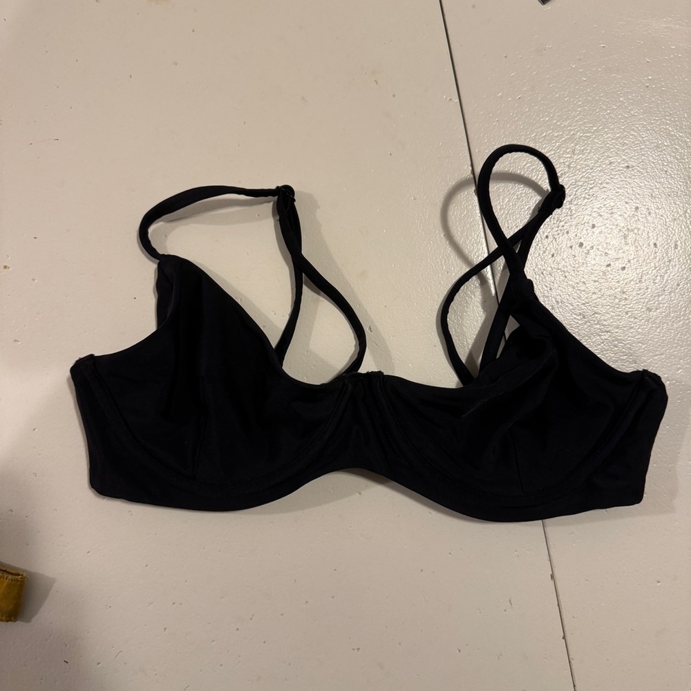 Black blackbough underwire bikini top NWOT size small